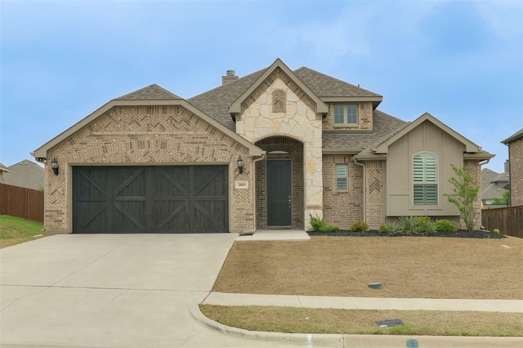 Property Photo:  3809 Thicket Way  TX 76065 