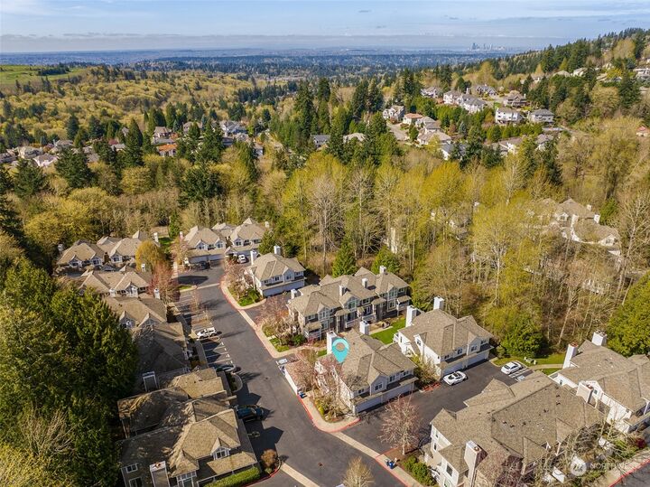 Property Photo: 6627 SE Cougar Mountain Way 3 WA 98006