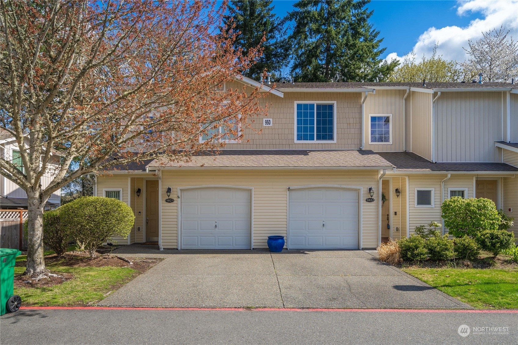 Property Photo:  950 Lynnwood Court SE 1022  WA 98058 