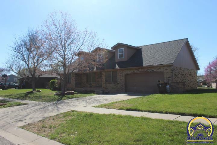 Property Photo:  4235 SW Colly Creek Ct  KS 66610-1172 