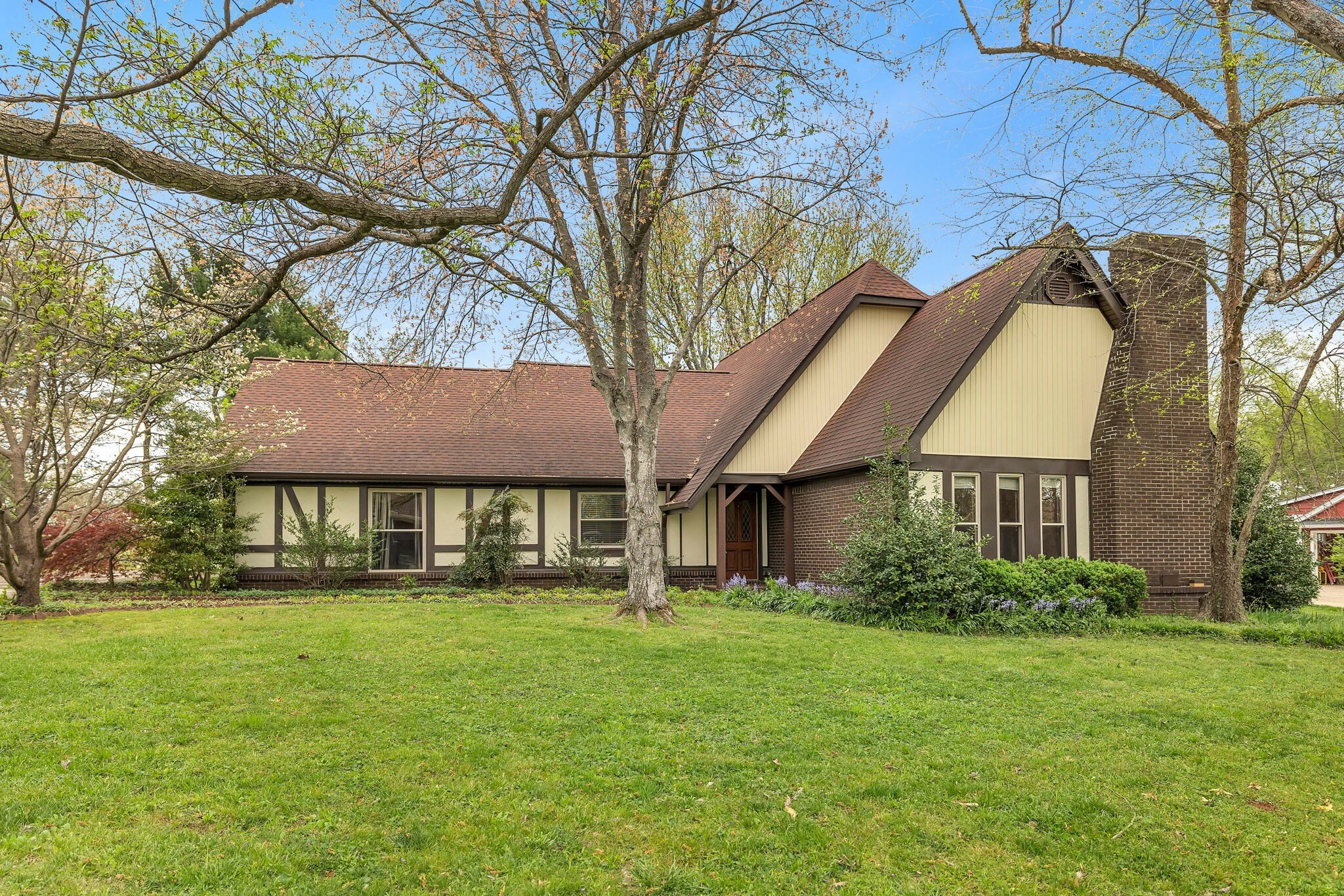 Property Photo:  2314 Racquet Club Dr  TN 37128 