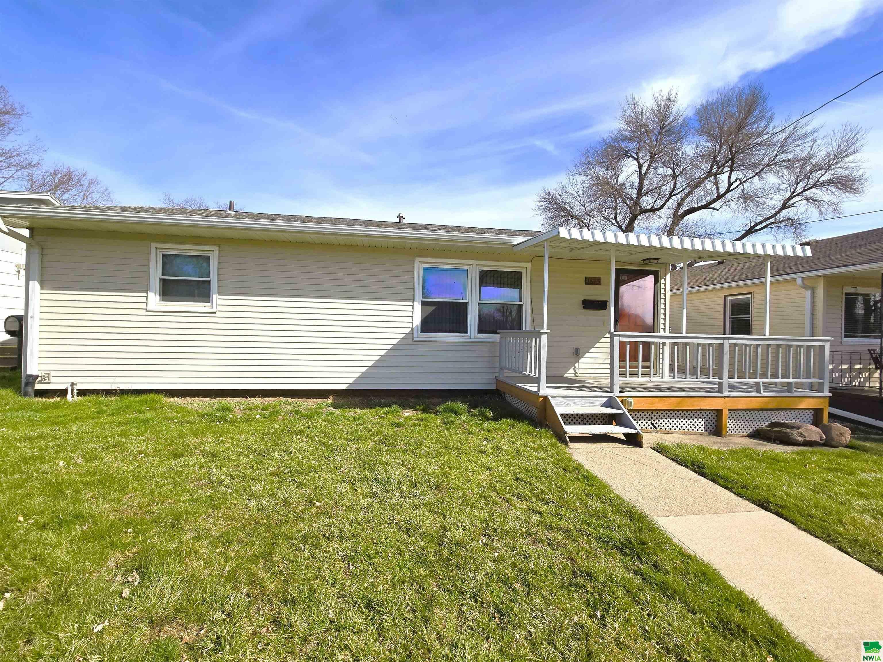 Property Photo:  1615 W Willis  IA 51103 