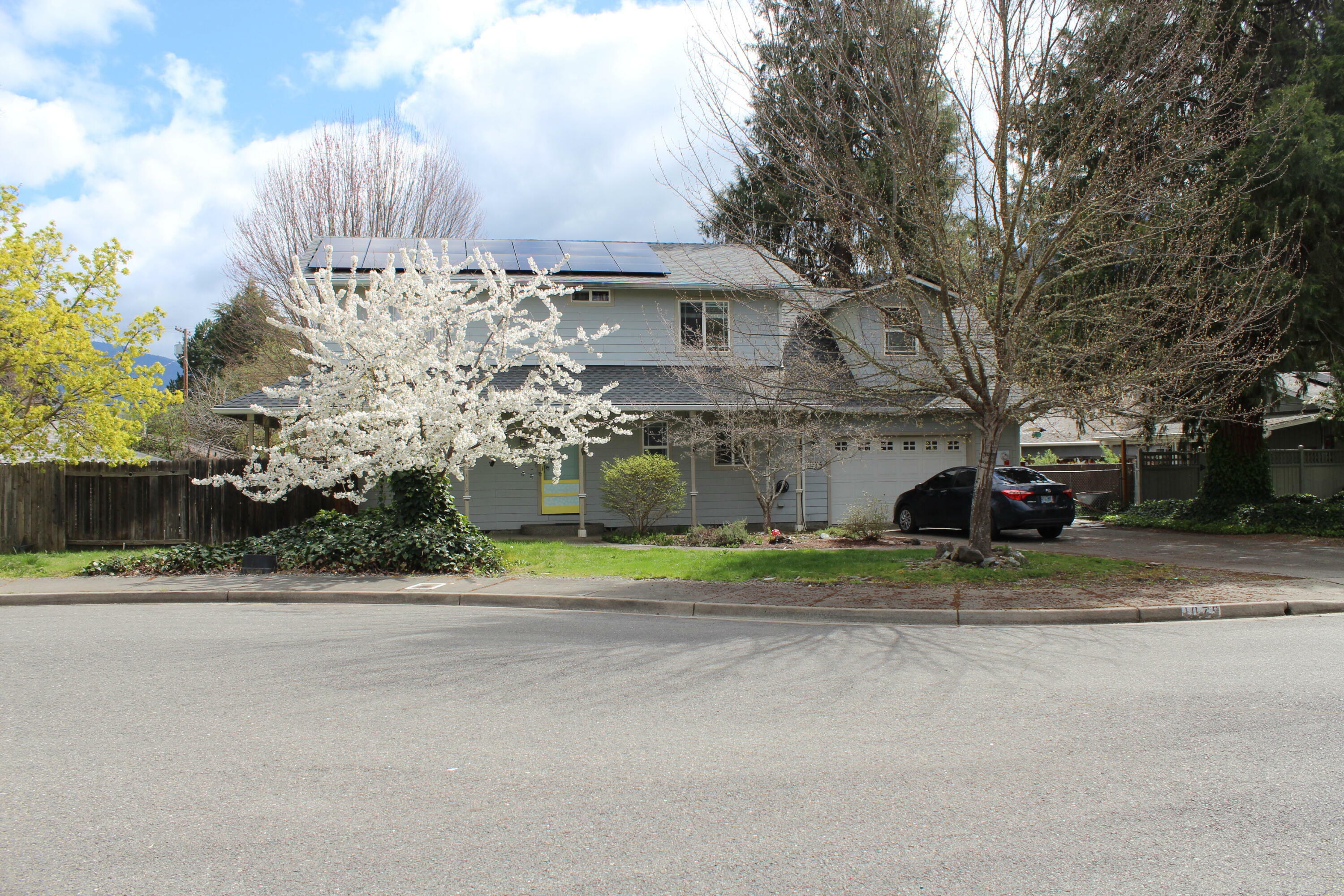 1075 SE Christie Place  Grants Pass OR 97526 photo