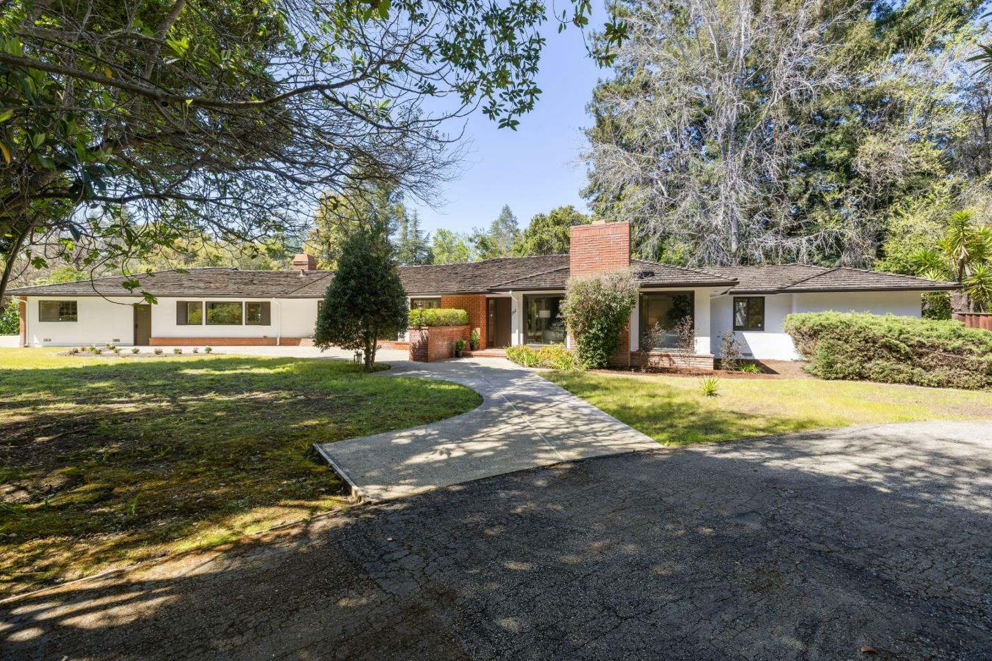 Property Photo: 102 Linden Ave CA 94027