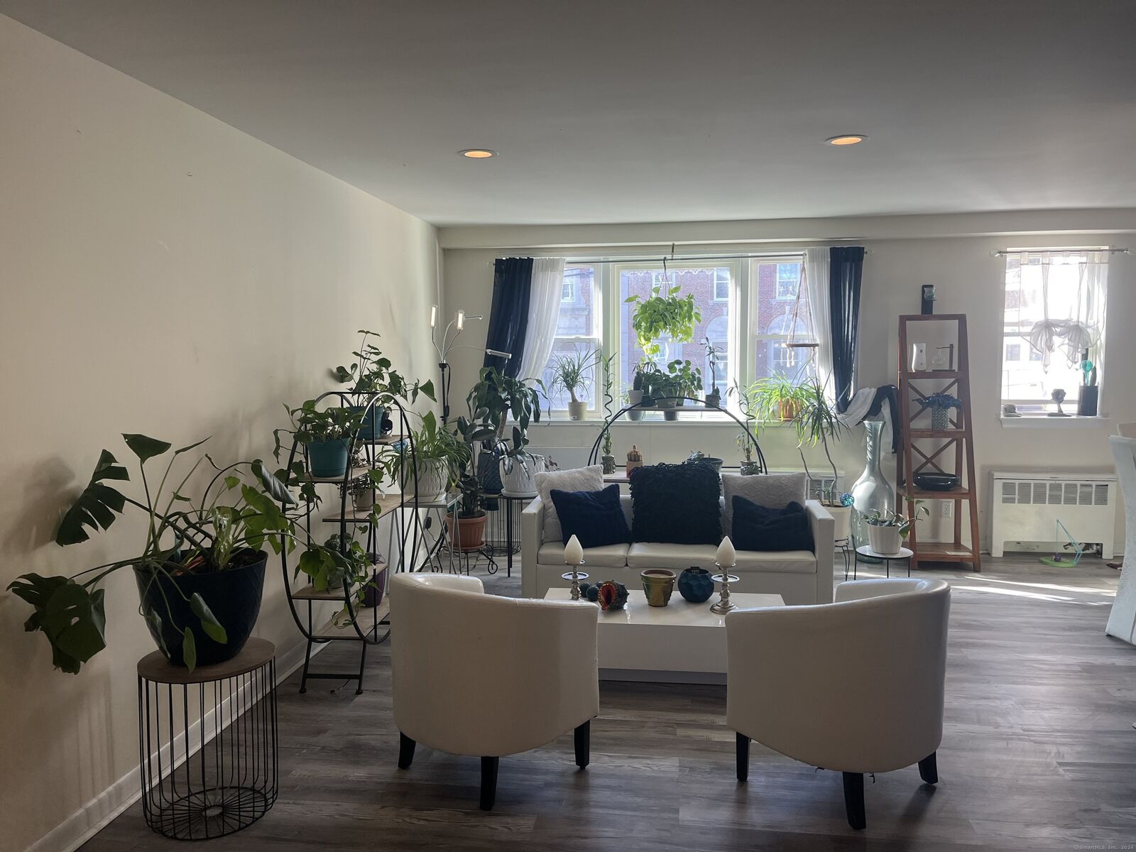 Property Photo:  125 Prospect Street Apt 1A  CT 06901 