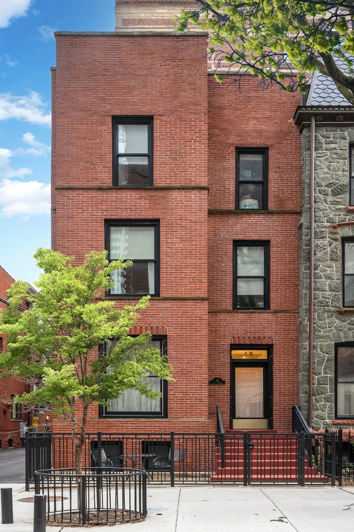 Property Photo: 15 E Goethe Street IL 60610