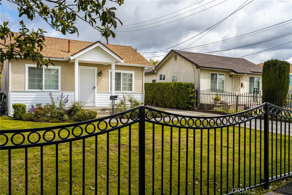 Property Photo:  3743 W 110th Street  CA 90303 