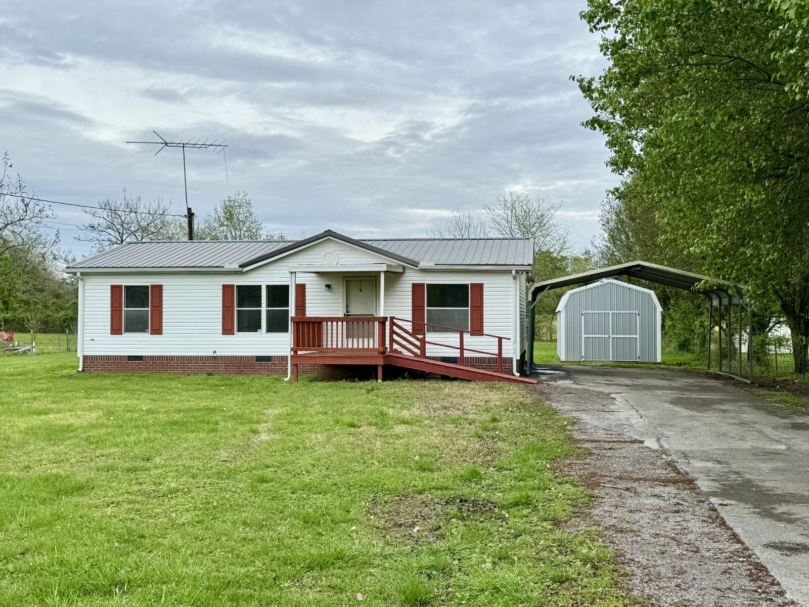 Property Photo: 112 Peachtree Ln TN 37020