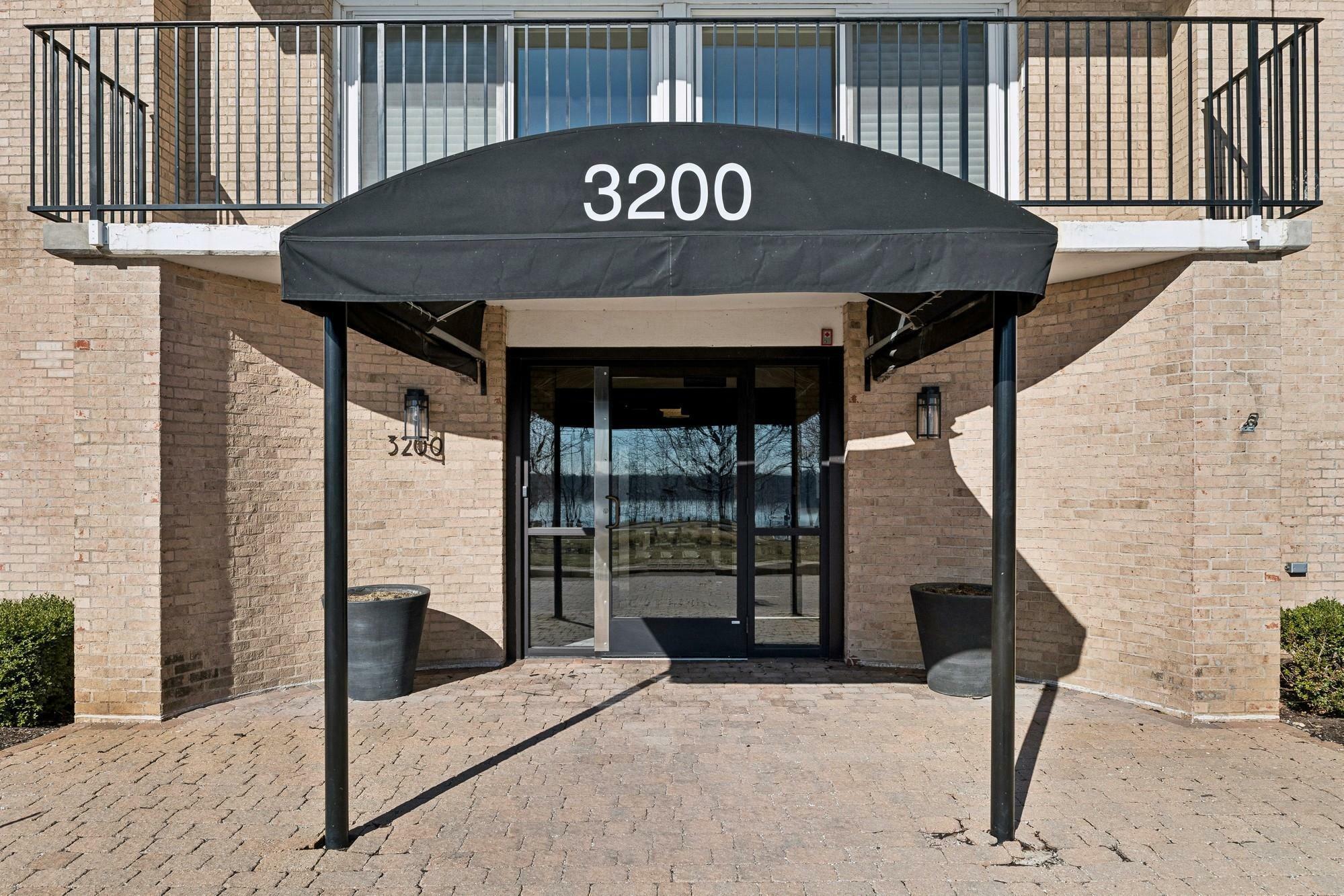 Property Photo:  3200 W Bde Maka Ska Parkway 202  MN 55416 