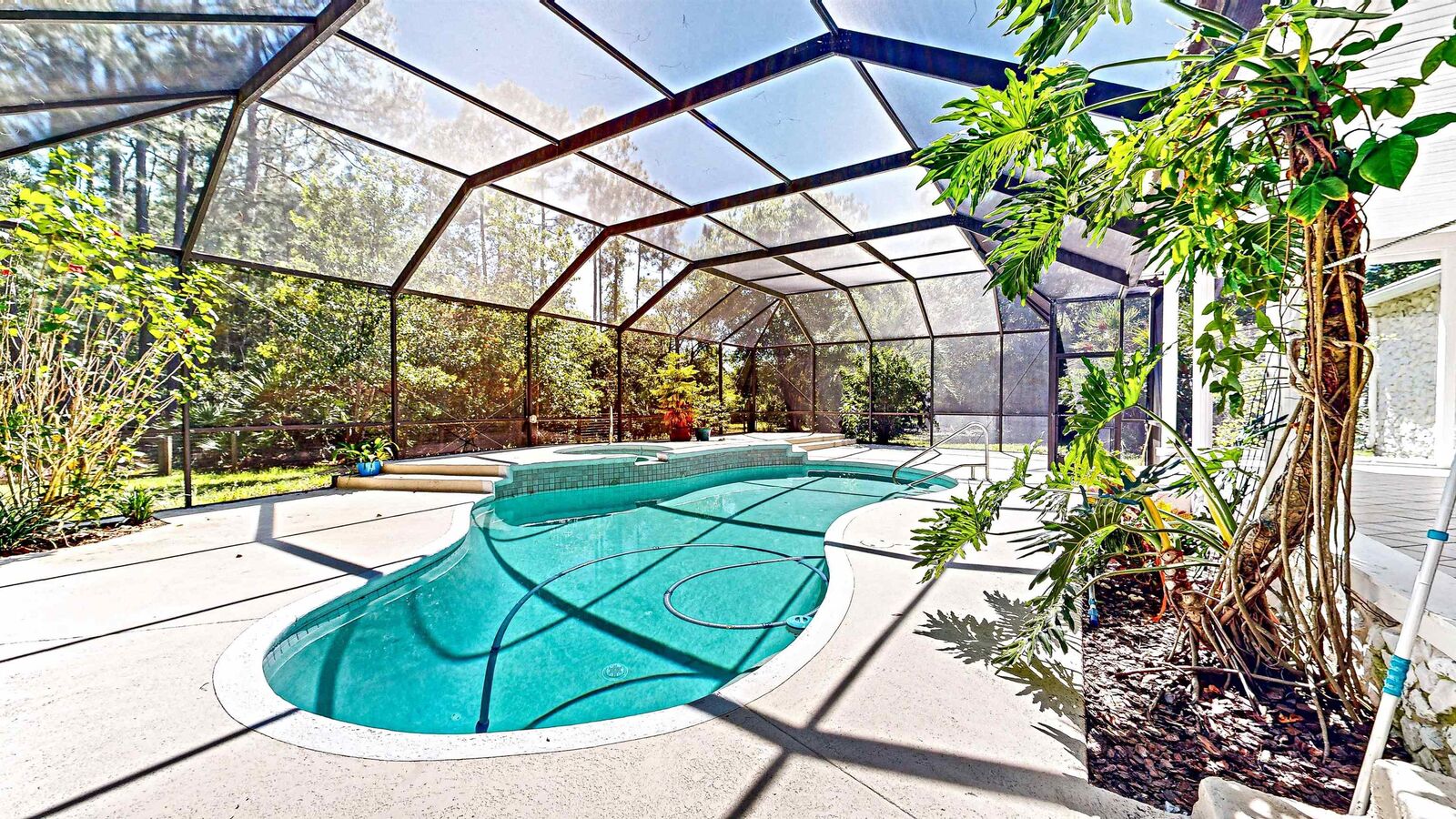 Property Photo: 597 Felix Ct FL 32086