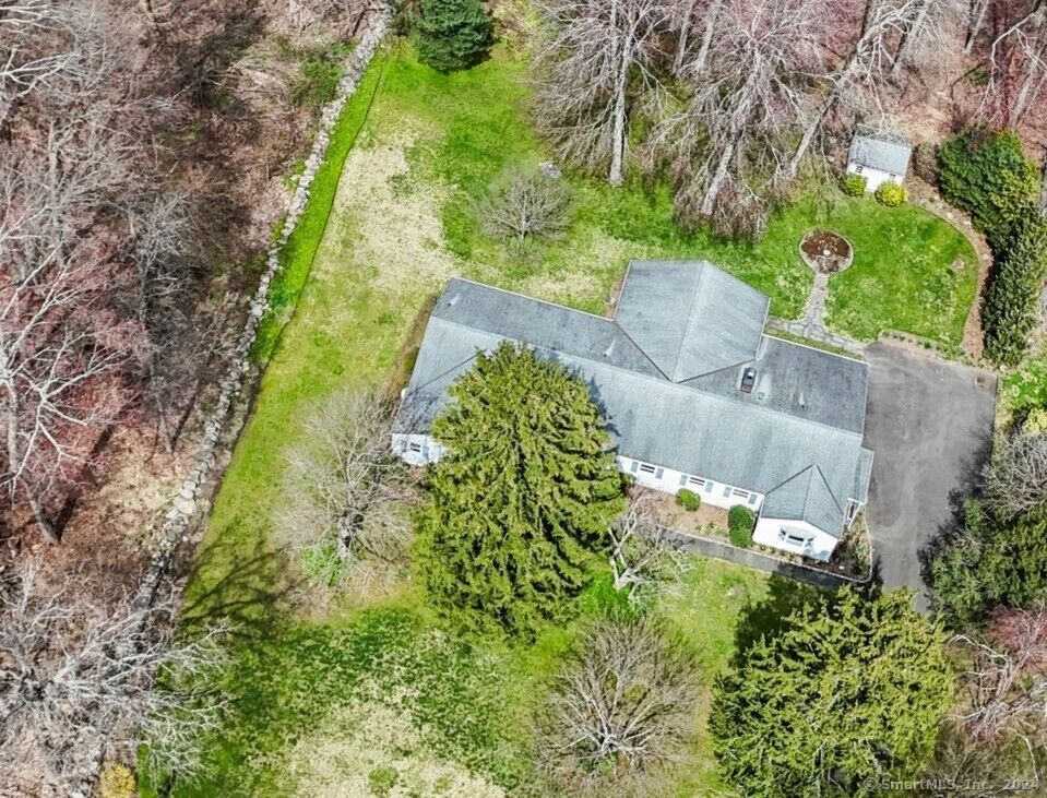 Property Photo:  511 Roxbury Road  CT 06902 