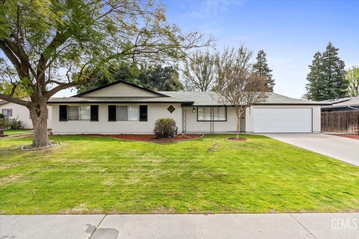 Property Photo:  6301 Desert Hills Avenue  CA 93309 