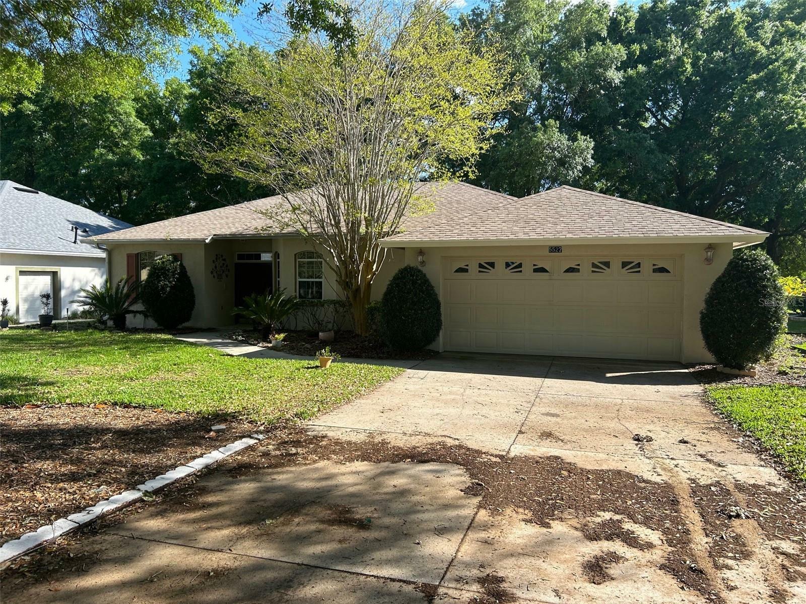 Property Photo:  5527 Grove Manor  FL 32159 