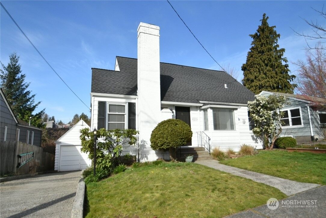 Property Photo: 6219 40th Avenue NE WA 98115