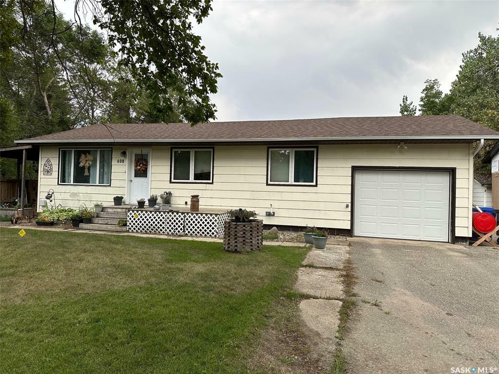 Property Photo:  408 3rd Avenue  SK S0C 0A0 