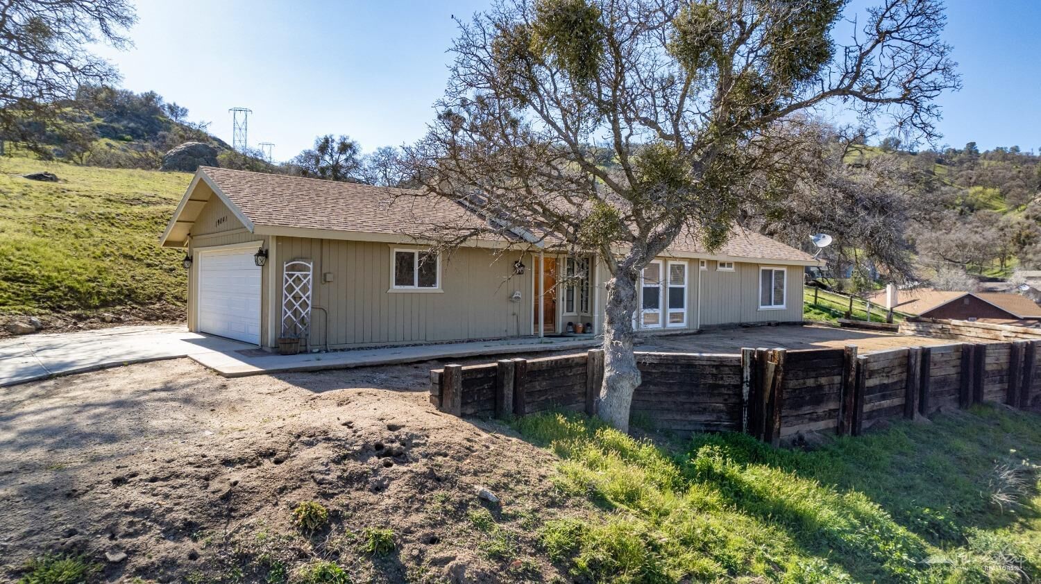 Property Photo:  19041 Longhorn Lane  CA 93561 