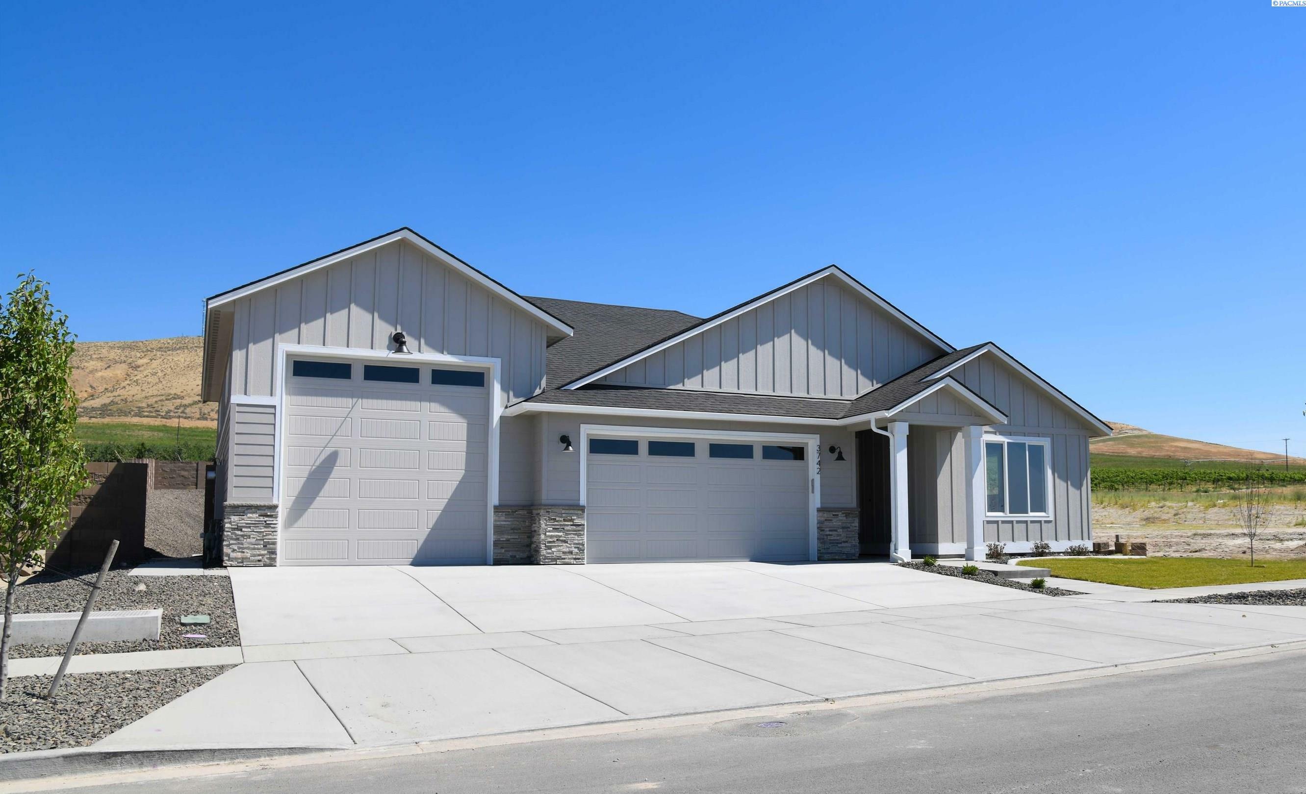 Property Photo:  3742 Highview Street  WA 99352 