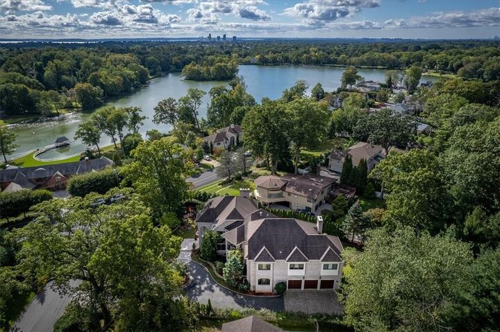 87 Lakeshore Drive  Eastchester NY 10709 photo