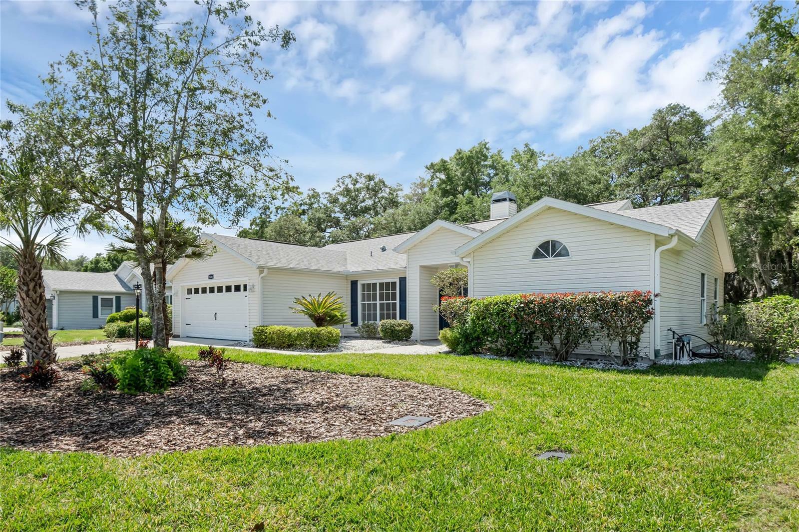 Property Photo:  26041 Glen Eagle Drive  FL 34748 