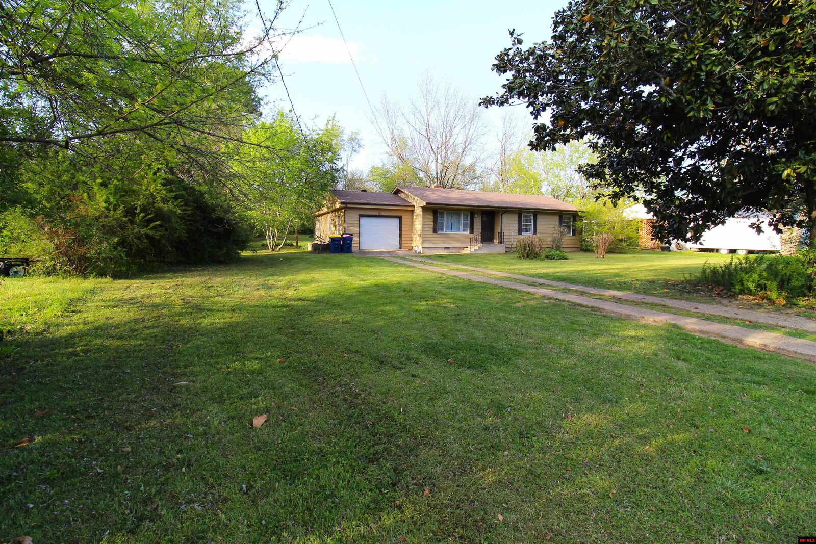 Property Photo:  711 E 6th Street  AR 72653 