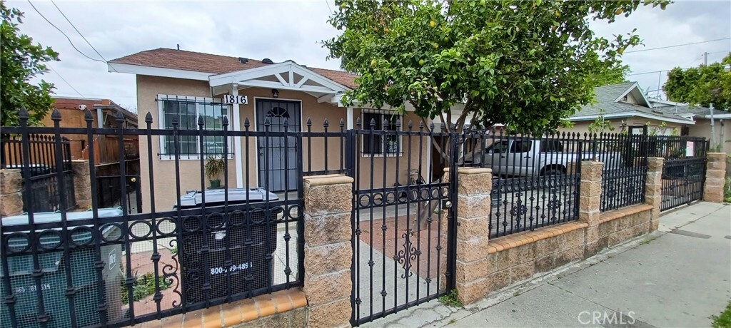 Property Photo:  1816 E 63rd Street  CA 90001 