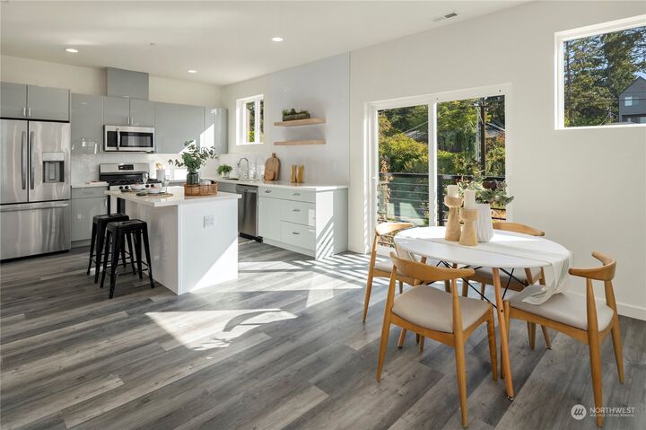 Property Photo:  18528 Wallingford Avenue N B  WA 98133 