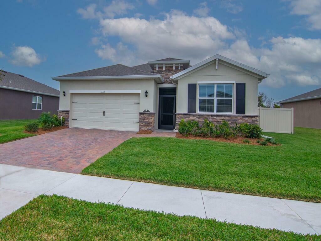 Property Photo:  2216 Crowned Eagle Cir SW Circle SW  FL 32962 