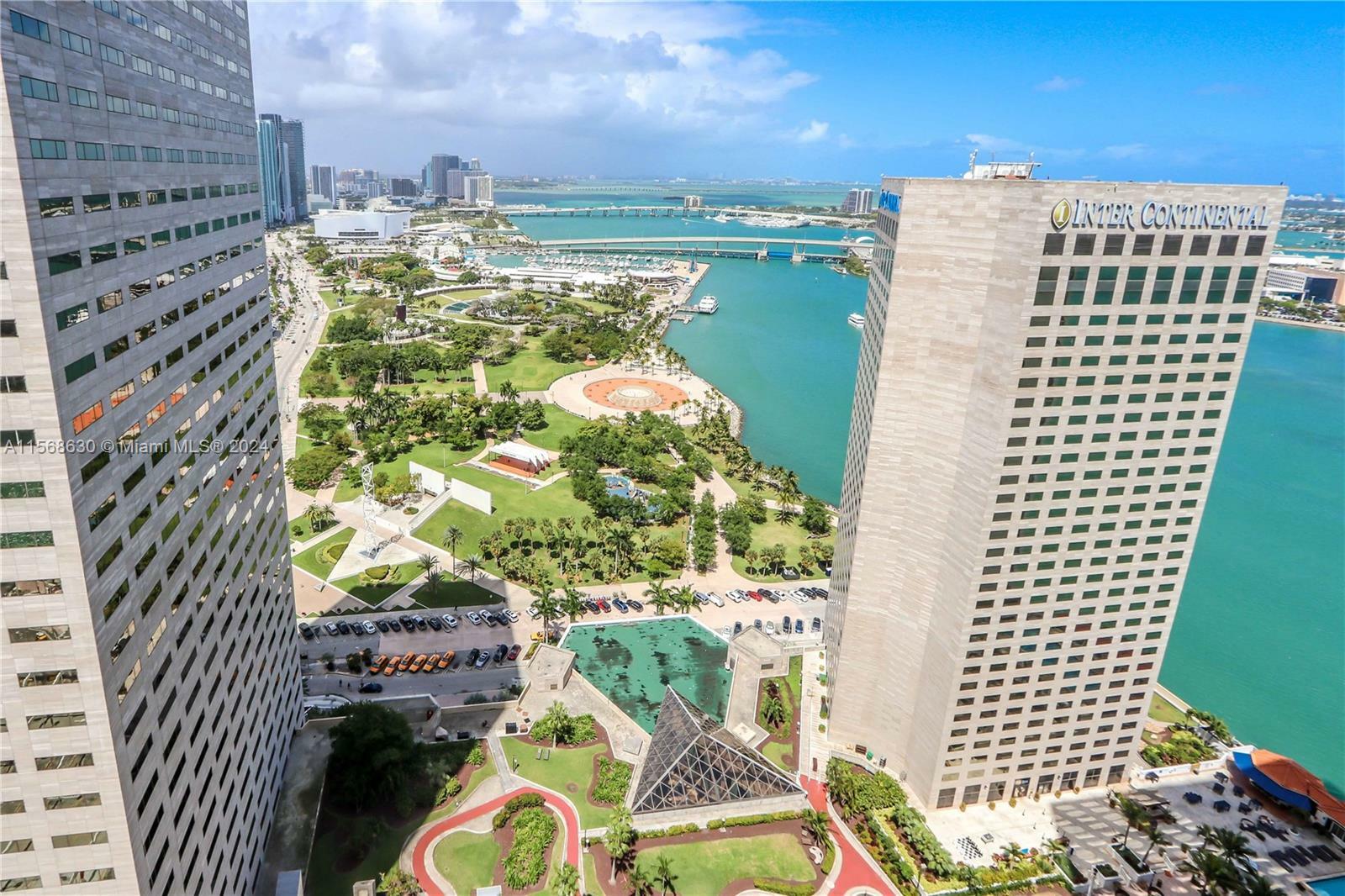 Property Photo:  325 S Biscayne Blvd 3918  FL 33131 