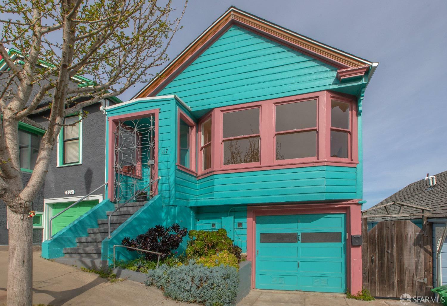 Property Photo:  117 Banks Street  CA 94110 