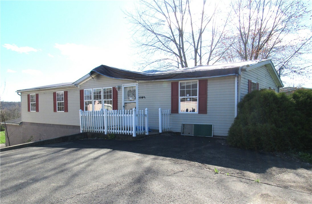 Property Photo:  1104 Ross Ave  PA 16226 