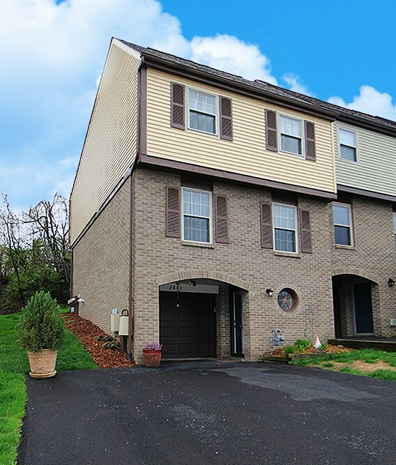 Property Photo: 2843 Dolores Dr PA 15129