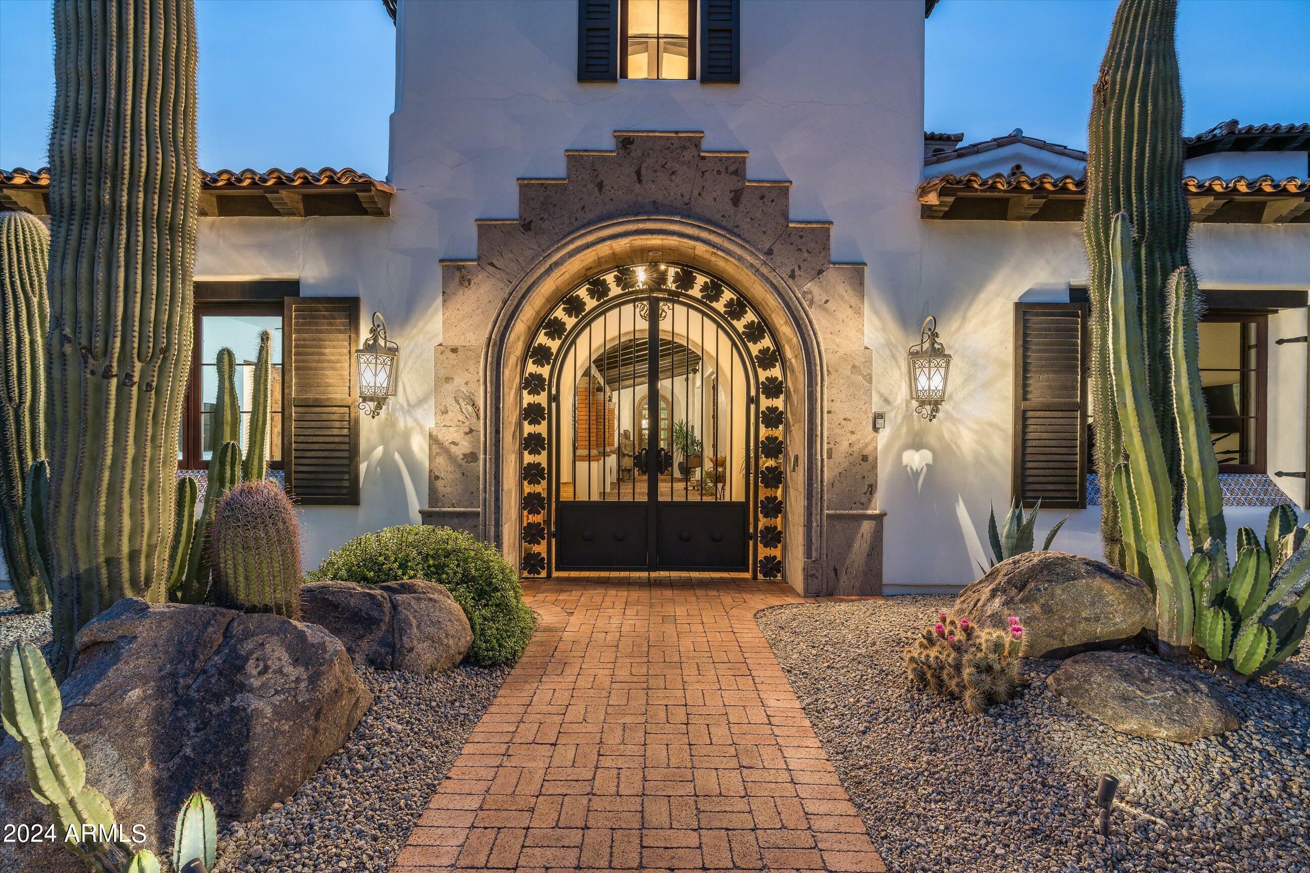 Property Photo: 5842 E Redwing Road AZ 85253