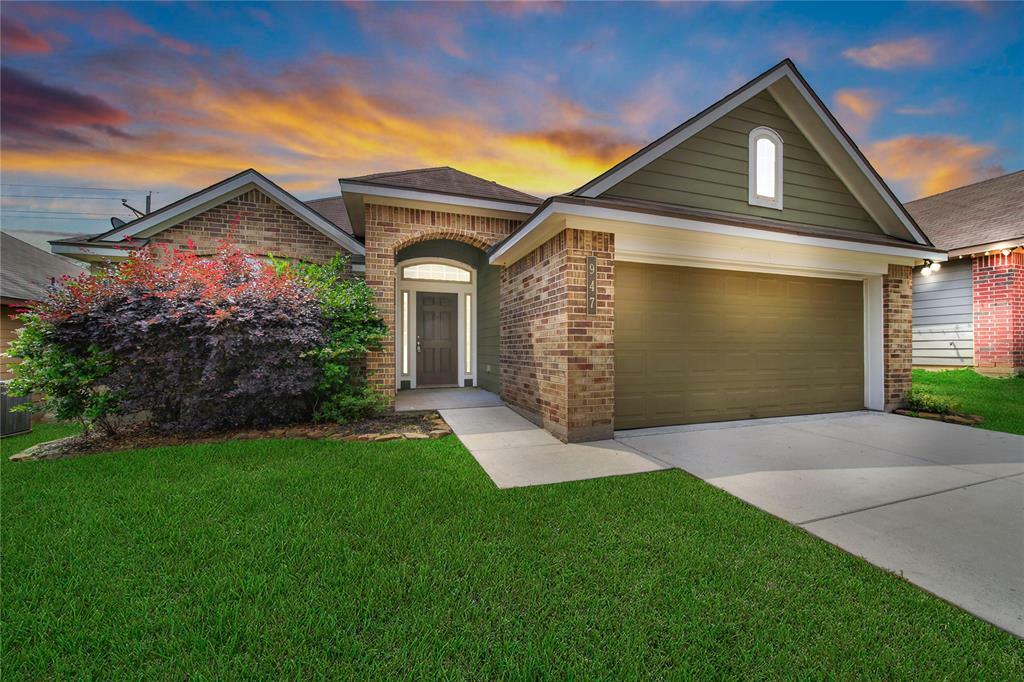 Property Photo: 947 Oak Falls Drive TX 77378