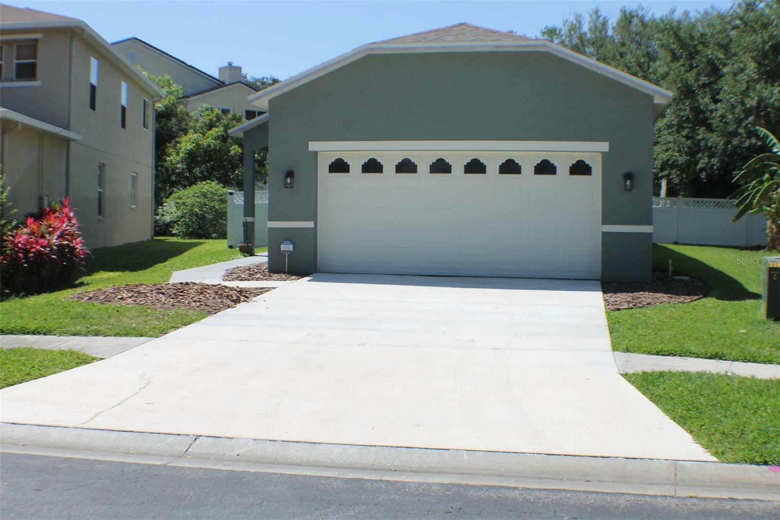 Property Photo:  2320 Spring Hollow Loop  FL 33544 