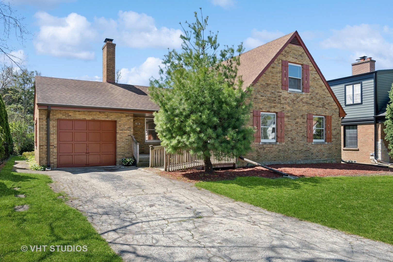 Property Photo:  374 E Sherman Avenue  IL 60126 