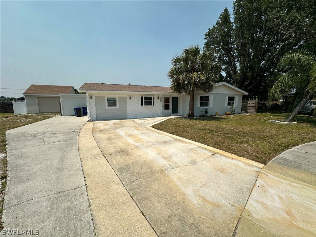 Property Photo:  1934 Howe Court  FL 33903 