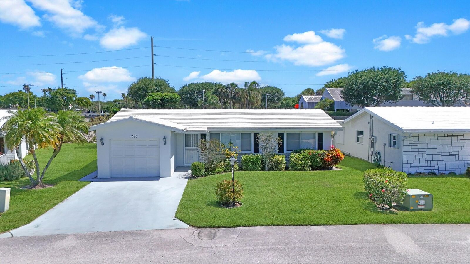 Property Photo:  1590 SW 14th Avenue  FL 33426 