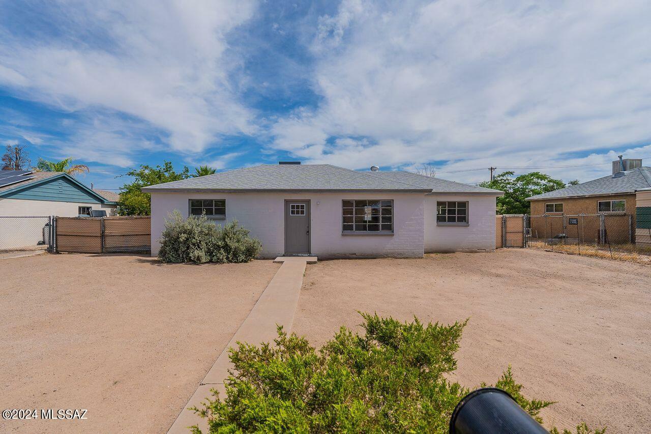 Property Photo:  826 W Calle Milu  AZ 85706 