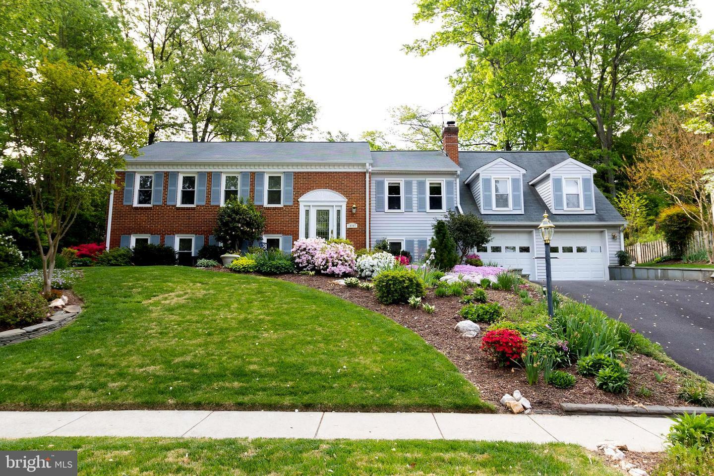Property Photo: 10707 Deneale Place VA 22032