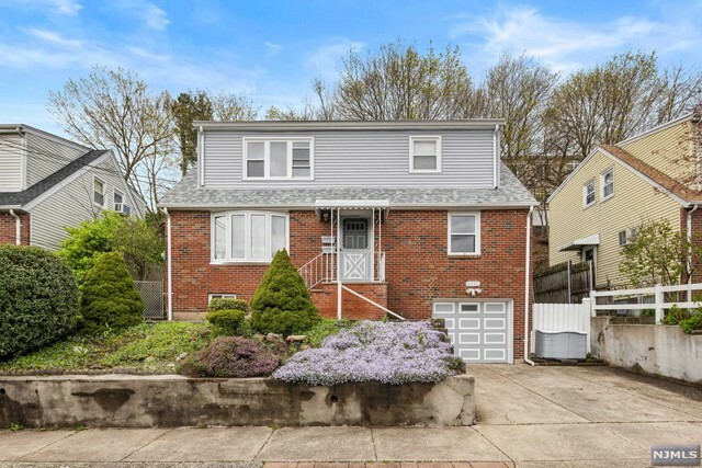 Property Photo:  359 Farnham Avenue  NJ 07644 