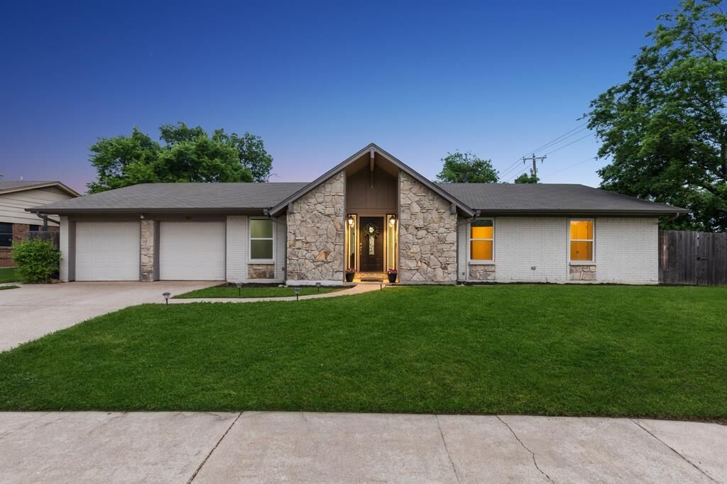 Property Photo:  321 Wilson Street  TX 76036 