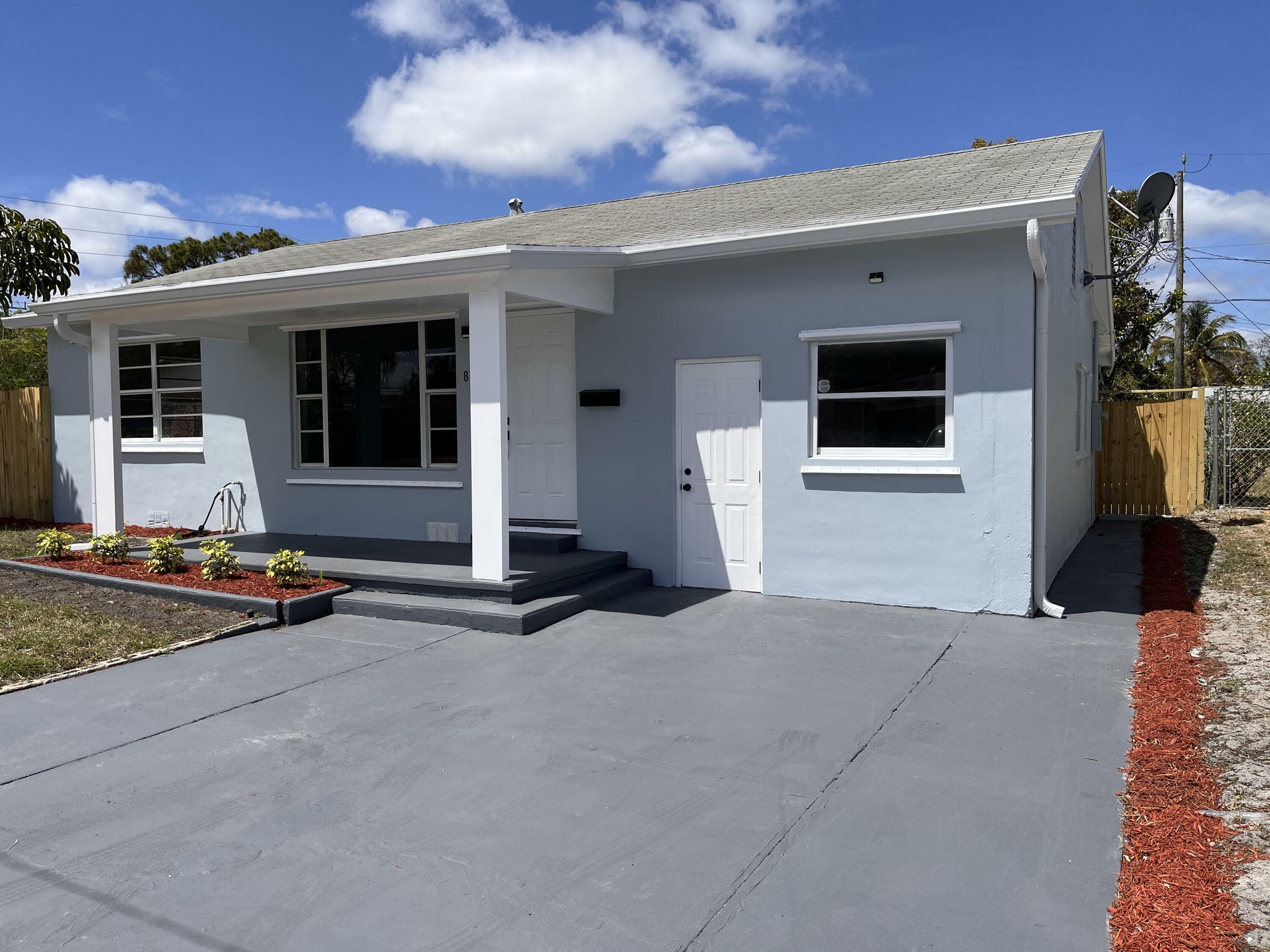 Property Photo:  821 S F Street  FL 33460 