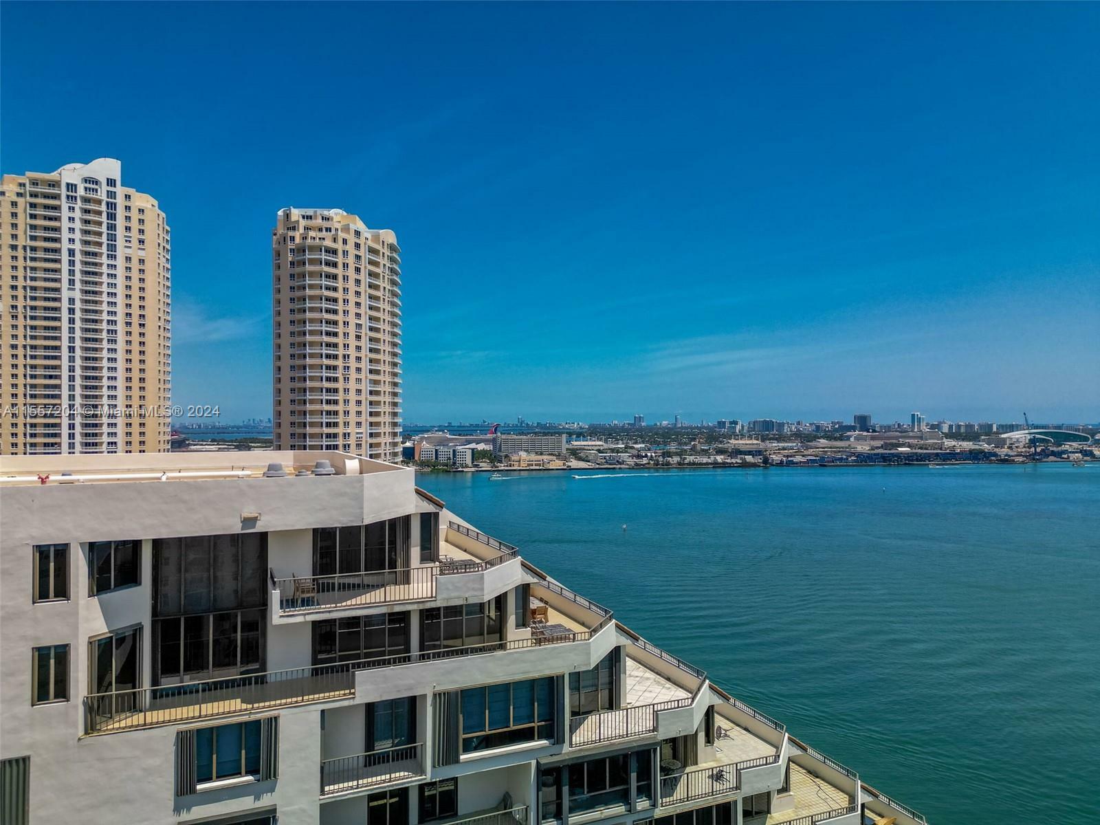 Property Photo:  520 Brickell Key Dr Ph03  FL 33131 