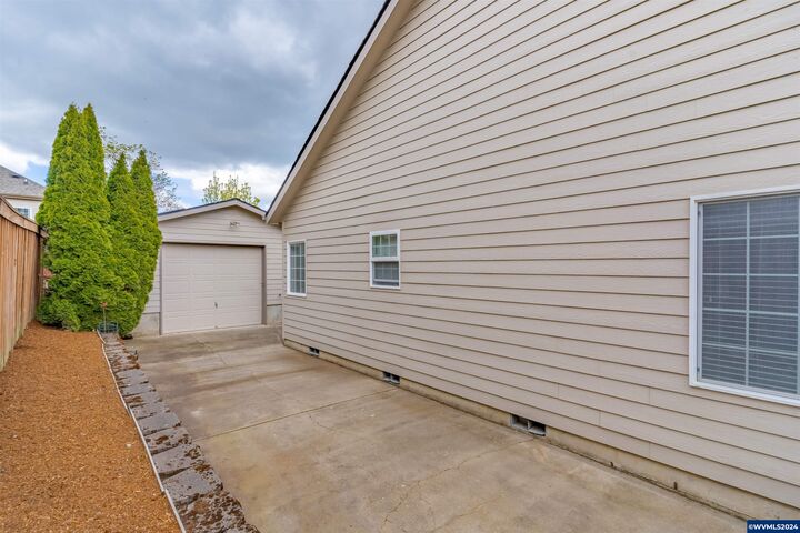 House for sale in Salem 2231 Cobbler Ct NW, Salem, OR 97304