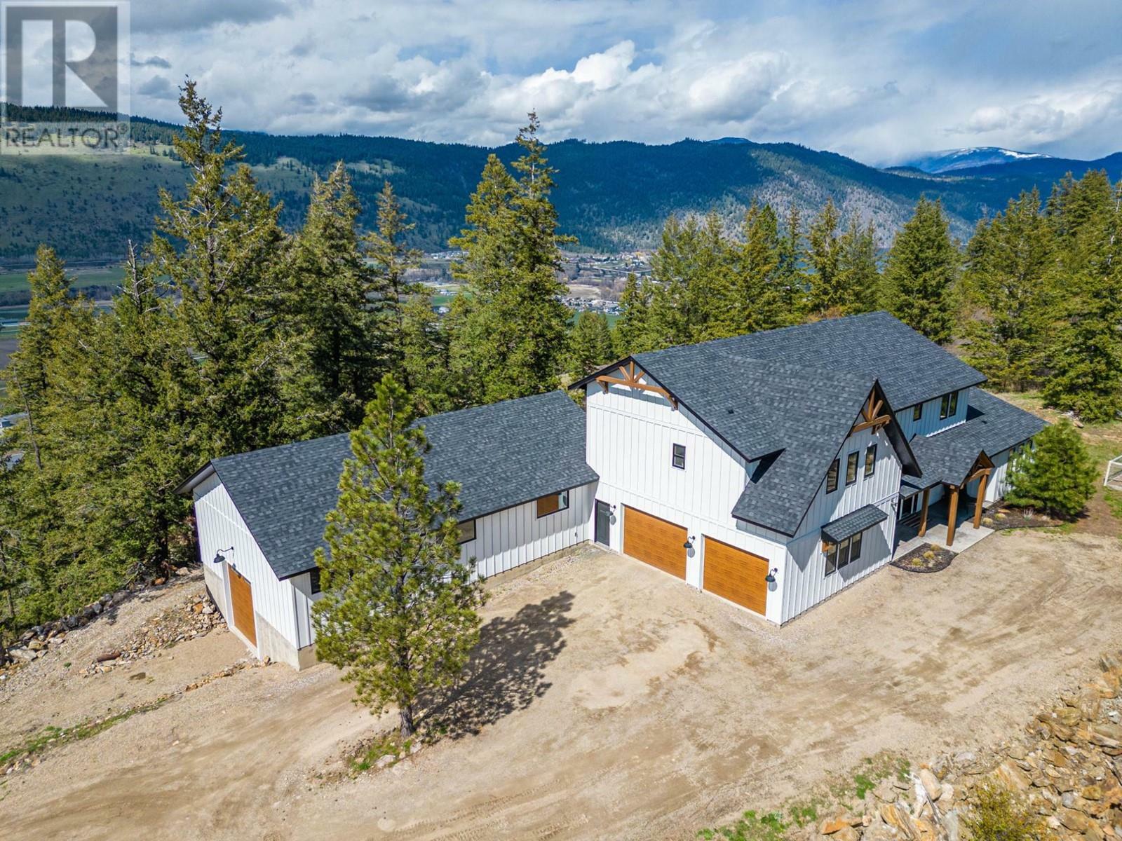 Property Photo:  460 Shuswap Chase Cr Rd  BC  