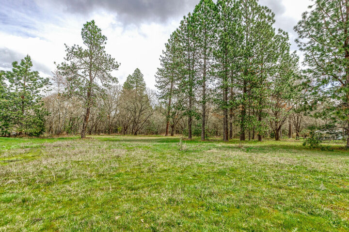 2925 Jerome Prairie Road  Grants Pass OR 97527 photo