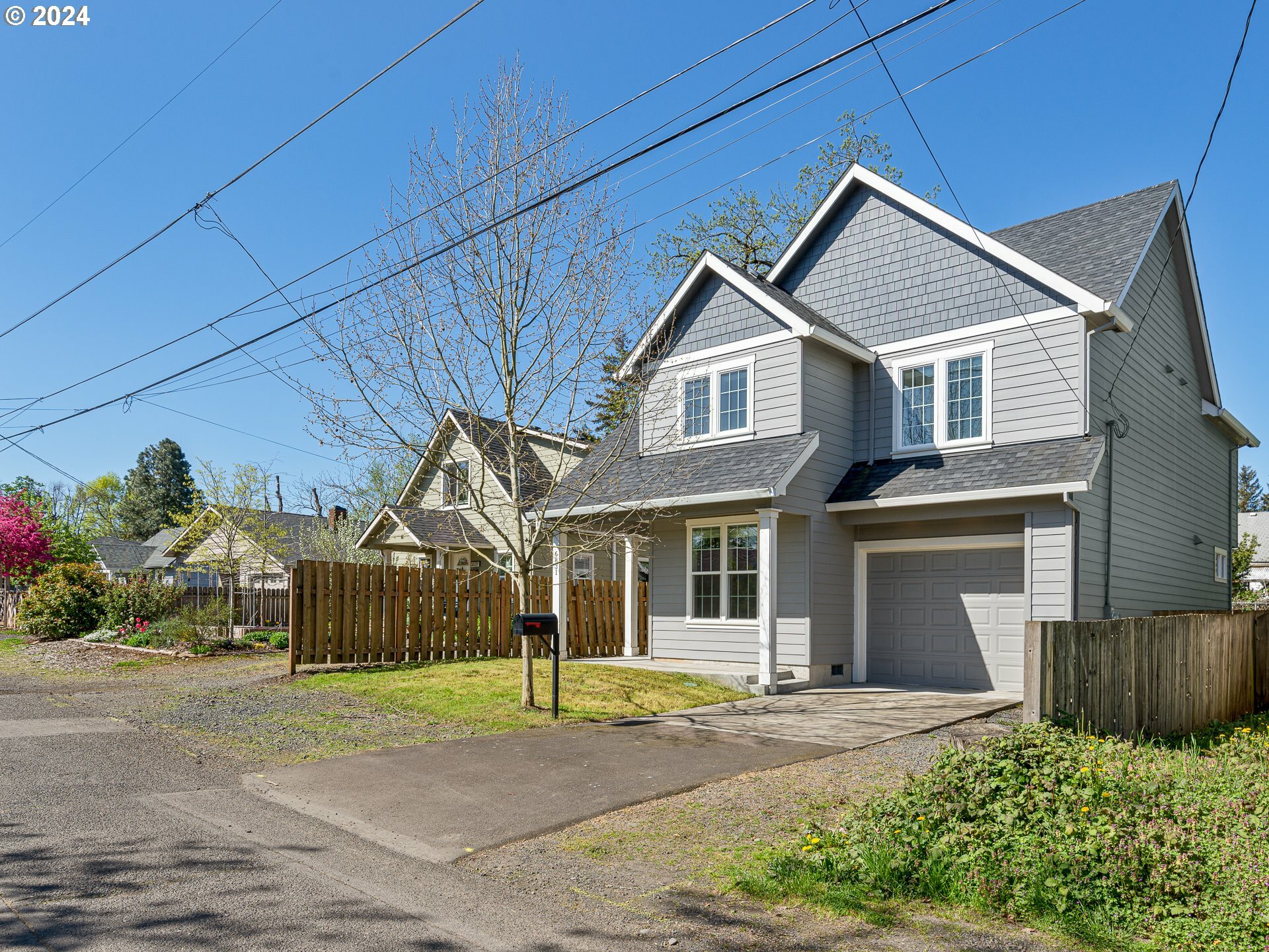 Property Photo:  6831 SE 68th Ave  OR 97206 