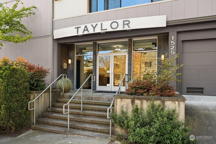 Property Photo: 1525 Taylor Avenue N 203 WA 98109