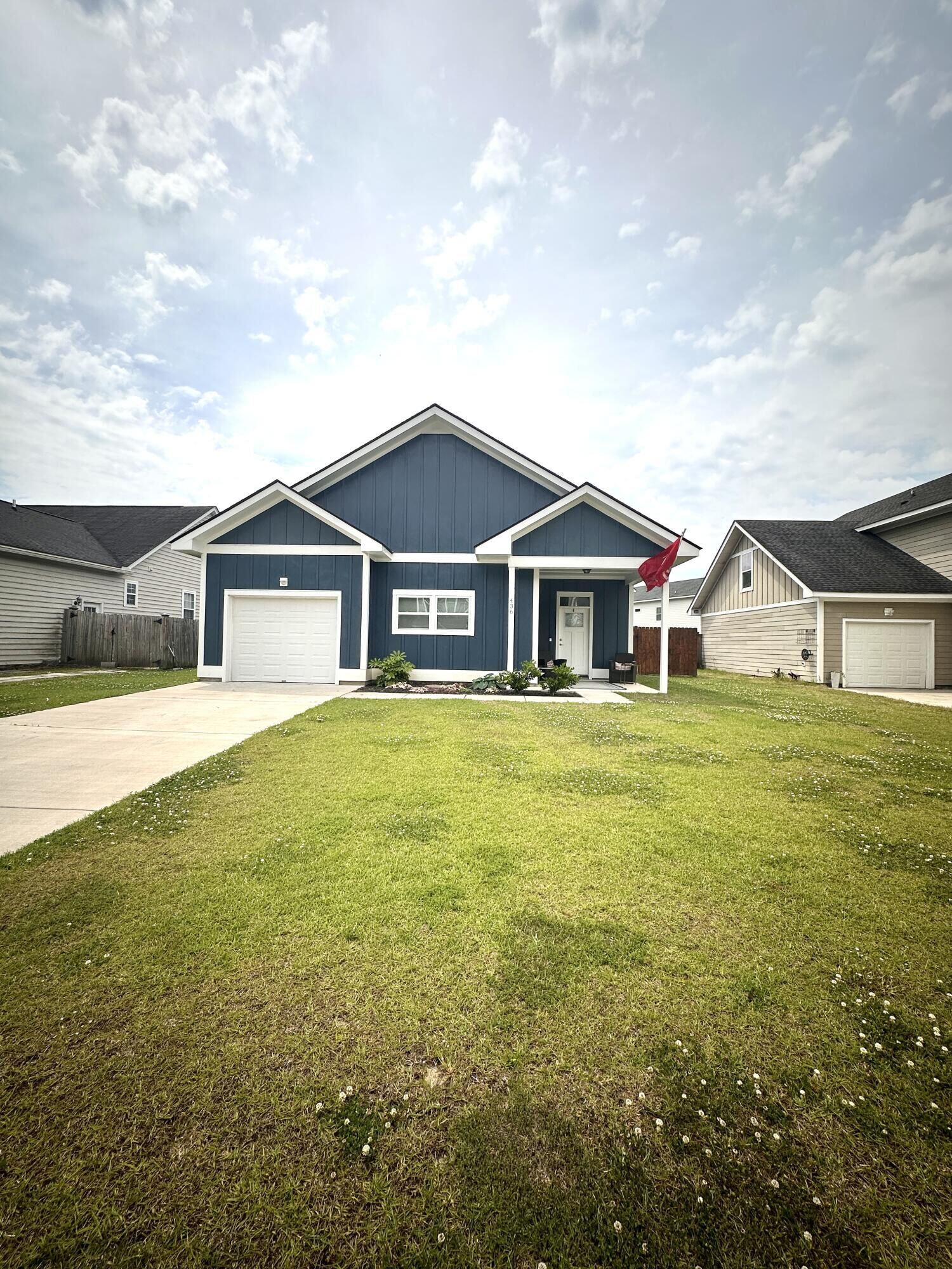 Property Photo: 436 Sablewood Drive SC 29450
