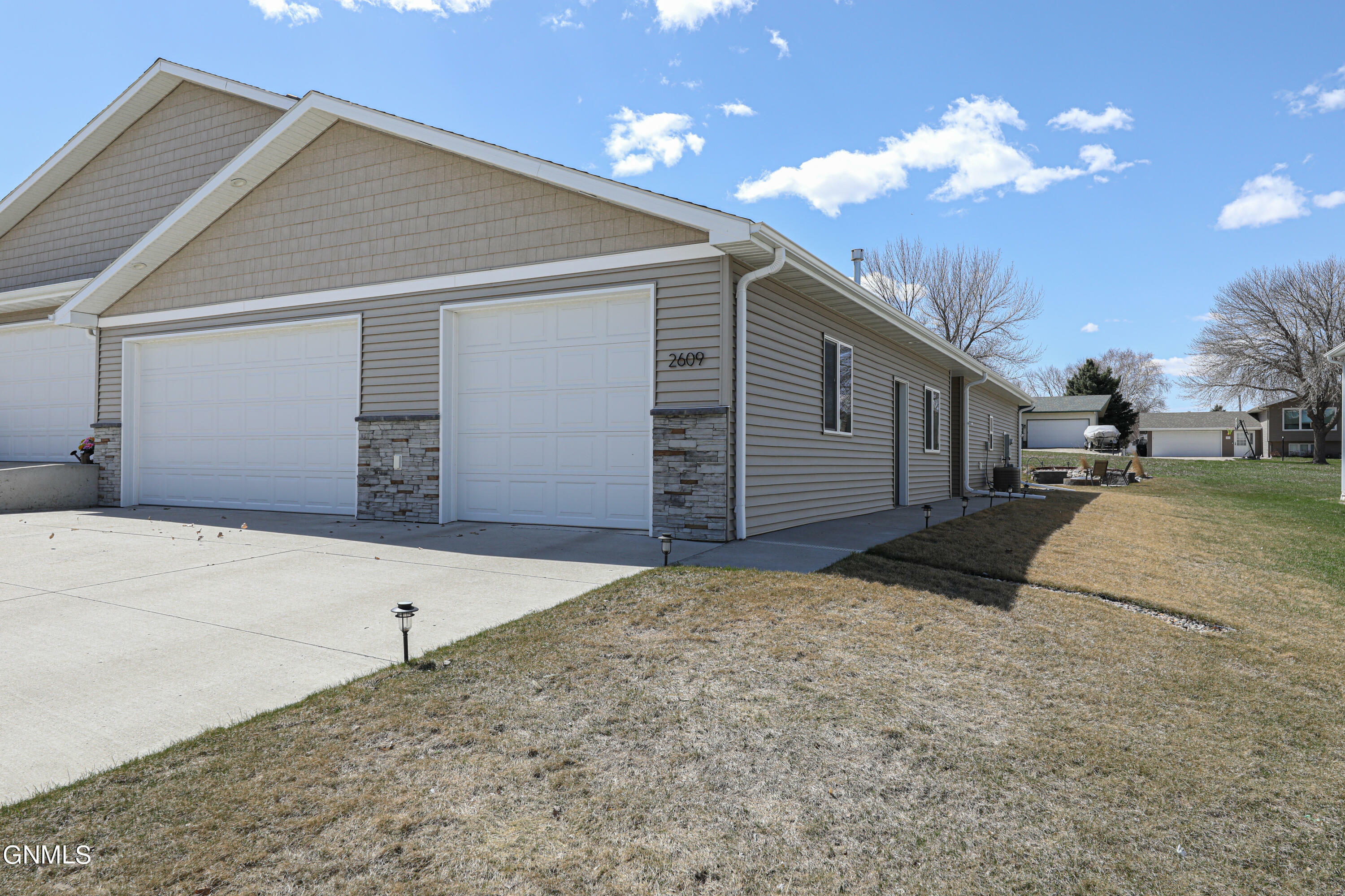 Property Photo:  2609 7th Avenue NW  ND 58554 